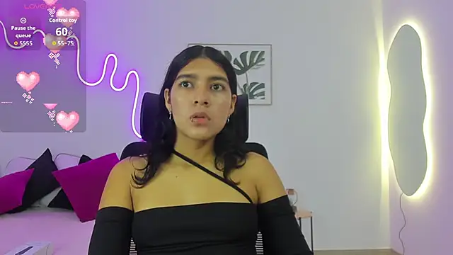 Snapshot of Cherrydollxx chatting on 10.08.25 Cherrydollxx online show from 10.08.25