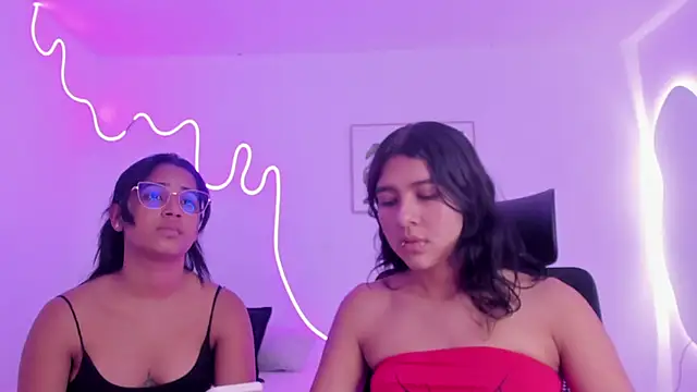 Snapshot of Cherrydollxx chatting on 10.10.25 Cherrydollxx online show from 10.10.25