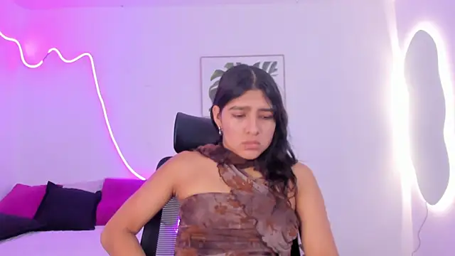 Snapshot of Cherrydollxx chatting on 10.17.25 Cherrydollxx online show from 10.17.25