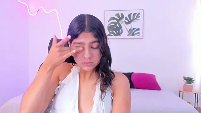 Snapshot of Cherrydollxx chatting on 10.20.25 Cherrydollxx online show from 10.20.25