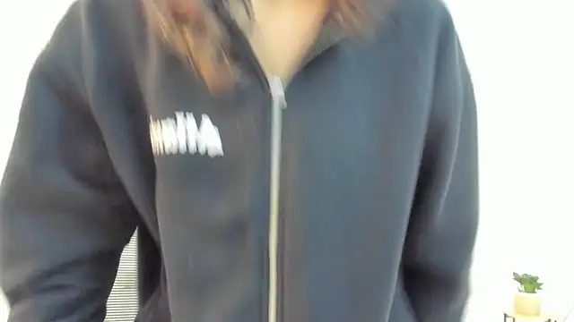 Snapshot of Cherrydollxx chatting on 10.21.25 Cherrydollxx online show from 10.21.25