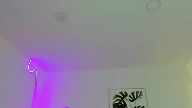 Snapshot of Cherrydollxx chatting on 10.22.25 Cherrydollxx online show from 10.22.25