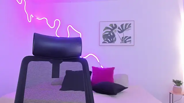 Snapshot of Cherrydollxx chatting on 10.23.25 Cherrydollxx online show from 10.23.25