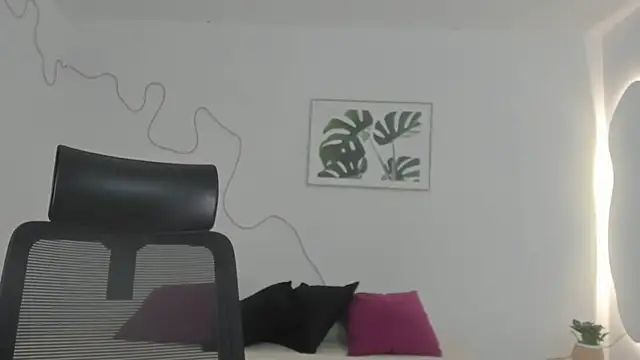 Snapshot of Cherrydollxx chatting on 10.25.25 Cherrydollxx online show from 10.25.25