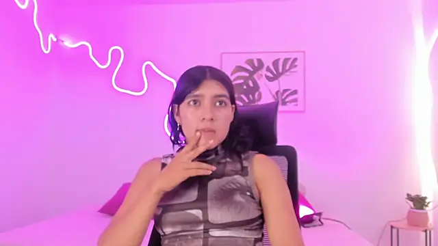 Snapshot of Cherrydollxx chatting on 10.26.25 Cherrydollxx online show from 10.26.25