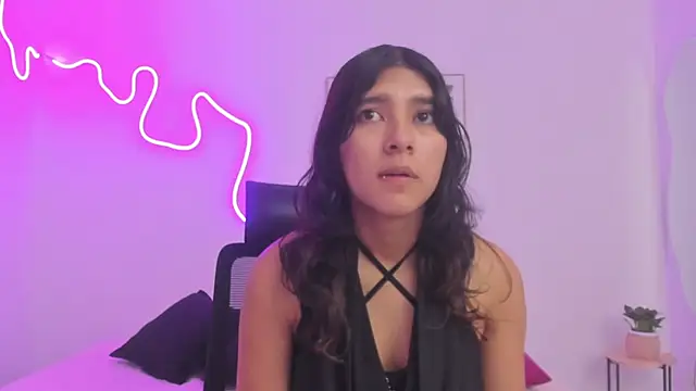 Snapshot of Cherrydollxx chatting on 10.28.25 Cherrydollxx online show from 10.28.25