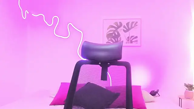 Snapshot of Cherrydollxx chatting on 11.01.25 Cherrydollxx online show from 11.01.25