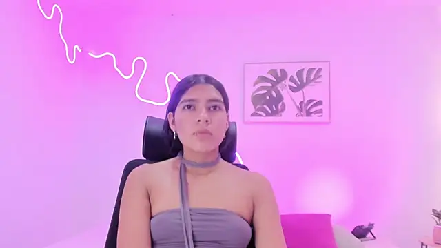 Snapshot of Cherrydollxx chatting on 11.02.25 Cherrydollxx online show from 11.02.25