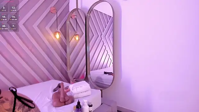 Snapshot of belamonroe chatting on 10.16.25 belamonroe online show from 10.16.25