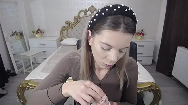 Snapshot of AmberTop chatting on 10.06.25 AmberTop online show from 10.06.25