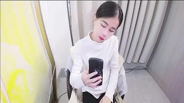 Snapshot of Brosnahan chatting on 10.24.25 Brosnahan online show from 10.24.25