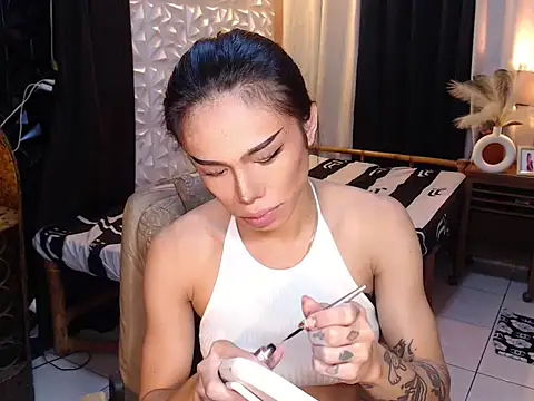 WILDROXIE online show from 10.06.25