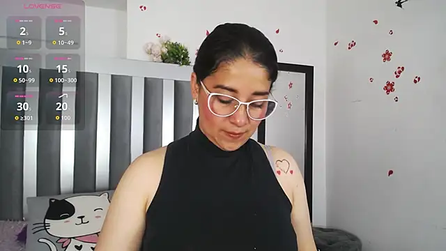 Snapshot of Alana_steel_1 chatting on 10.21.25 Alana steel 1 online show from 10.21.25