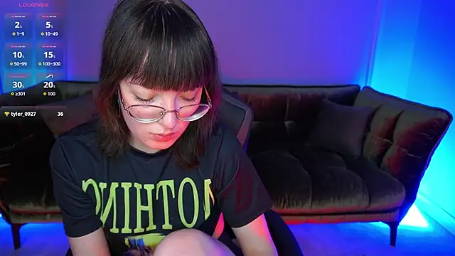 Pixie Peachh online show from 10.22.25