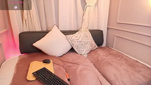 Snapshot of Nahomi_key_ chatting on 09.25.25 Nahomi key online show from 09.25.25