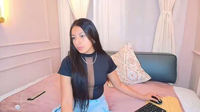 Snapshot of Nahomi_key_ chatting on 10.15.25 Nahomi key online show from 10.15.25