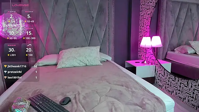 Snapshot of Nahomi_key_ chatting on 10.19.25 Nahomi key online show from 10.19.25