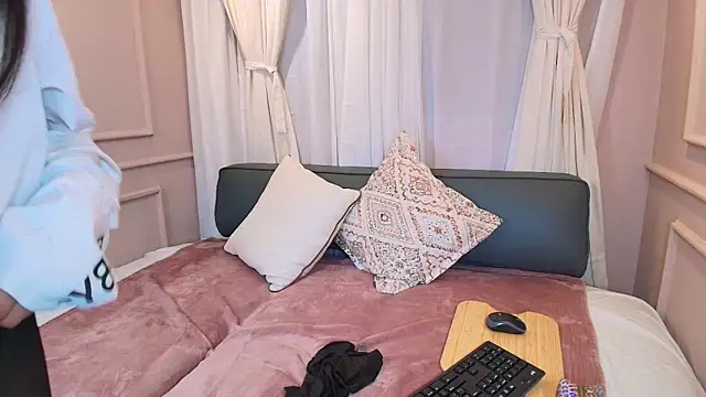 Snapshot of Nahomi_key_ chatting on 10.23.25 Nahomi key online show from 10.23.25