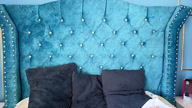 EmilyGala online show from 11.10.25