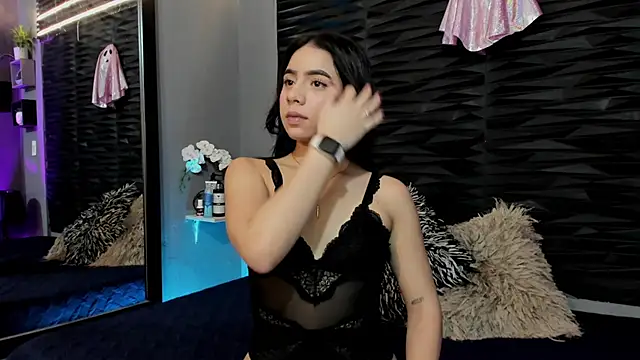 Snapshot of lu_styles_ chatting on 09.30.25 lu styles online show from 09.30.25