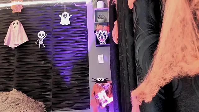 Snapshot of lu_styles_ chatting on 10.08.25 lu styles online show from 10.08.25