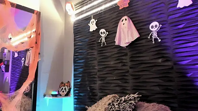 Snapshot of lu_styles_ chatting on 10.09.25 lu styles online show from 10.09.25