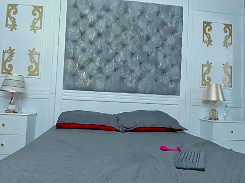 Snapshot of SashaHans chatting on 10.30.25 SashaHans online show from 10.30.25