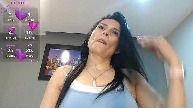 Snapshot of CharlotteCottin chatting on 09.11.25 CharlotteCottin online show from 09.11.25