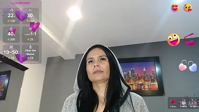 Snapshot of CharlotteCottin chatting on 09.25.25 CharlotteCottin online show from 09.25.25