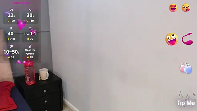 Snapshot of CharlotteCottin chatting on 09.26.25 CharlotteCottin online show from 09.26.25