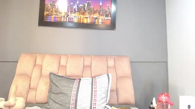 Snapshot of CharlotteCottin chatting on 10.08.25 CharlotteCottin online show from 10.08.25