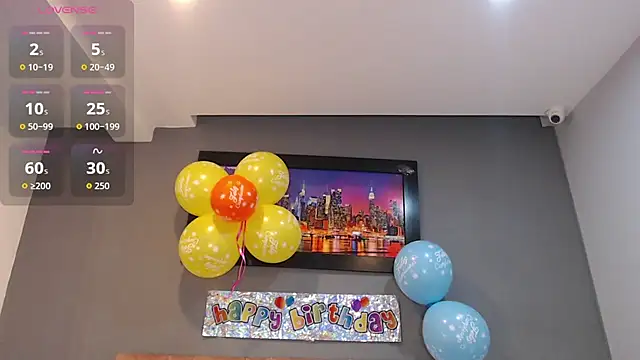 Snapshot of CharlotteCottin chatting on 11.04.25 CharlotteCottin online show from 11.04.25