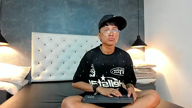 Daddy Darcks online show from 10.10.25