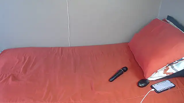 Snapshot of Lunalee chatting on 10.31.25 Lunalee online show from 10.31.25