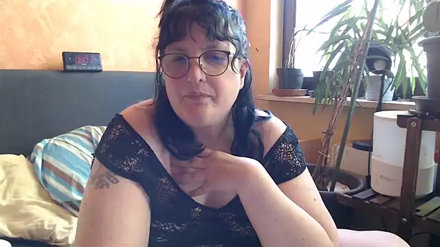 ladyfrombonn online show from 04.19.26