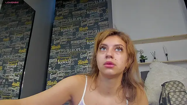 Snapshot of MaddieRay chatting on 09.20.25 MaddieRay online show from 09.20.25