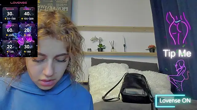 Snapshot of MaddieRay chatting on 09.24.25 MaddieRay online show from 09.24.25