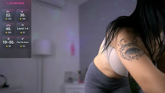 Snapshot of HotMollyX chatting on 10.29.25 HotMollyX online show from 10.29.25