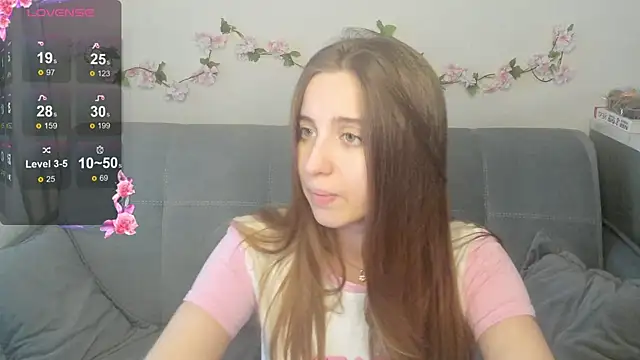 KikiQT1 online show from 09.28.25