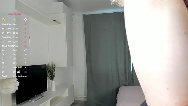 Snapshot of MarenRawicki chatting on 11.04.25 MarenRawicki online show from 11.04.25