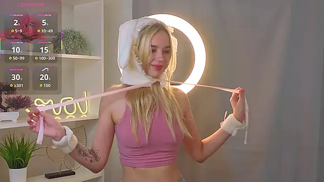 Snapshot of JaymieVigen chatting on 10.14.25 JaymieVigen online show from 10.14.25