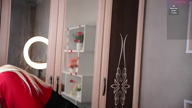 Snapshot of JaymieVigen chatting on 10.18.25 JaymieVigen online show from 10.18.25