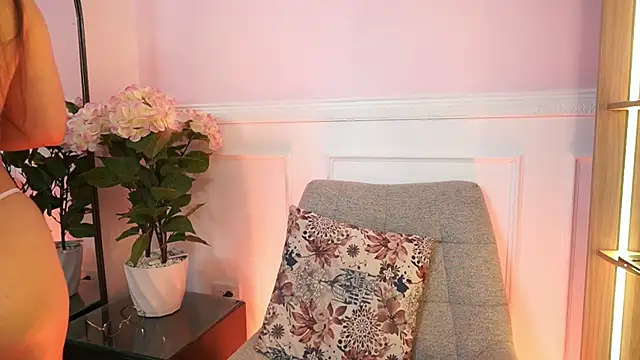 MilaCrave online show from 04.03.26