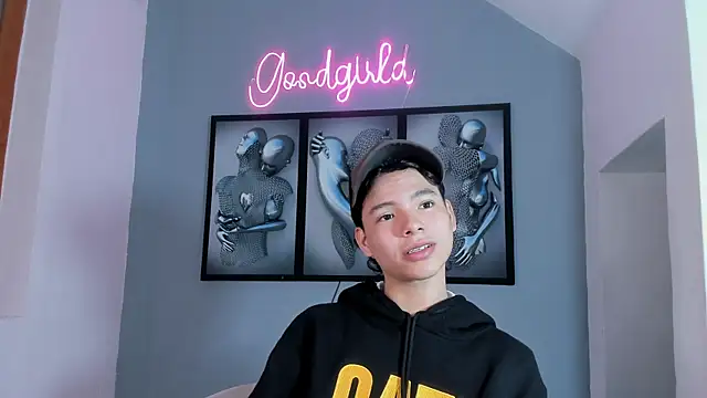 Snapshot of camillo_virgil chatting on 10.10.25 camillo virgil online show from 10.10.25