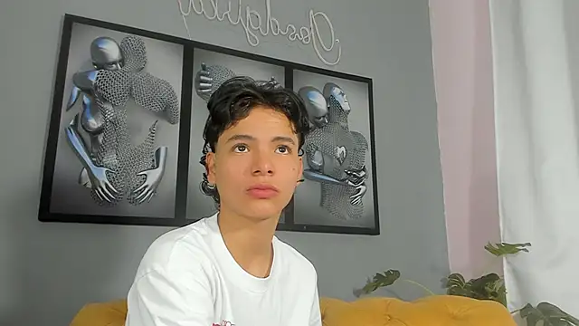 Snapshot of camillo_virgil chatting on 11.01.25 camillo virgil online show from 11.01.25