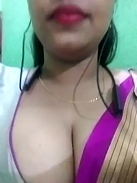 Snapshot of Dimplegirl chatting on 09.18.25 Dimplegirl online show from 09.18.25