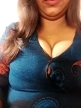 Snapshot of Dimplegirl chatting on 10.05.25 Dimplegirl online show from 10.05.25