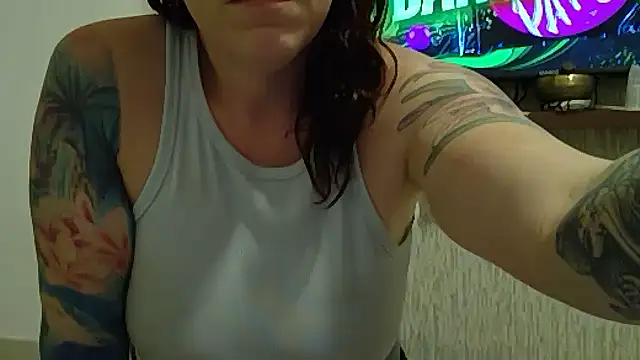 Island Siren online show from 10.17.25