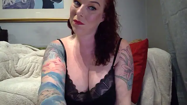 Island Siren online show from 11.05.25