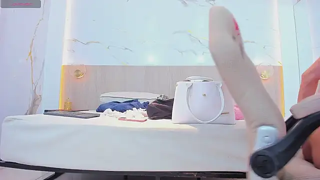 Snapshot of valirya_devote chatting on 10.22.25 valirya devote online show from 10.22.25